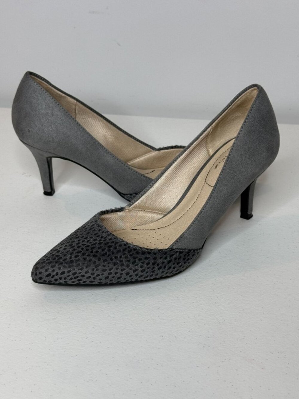 LifeStride Sasha 7M Gray Animal Print Pointed Toe Pumps Classic Minimalist